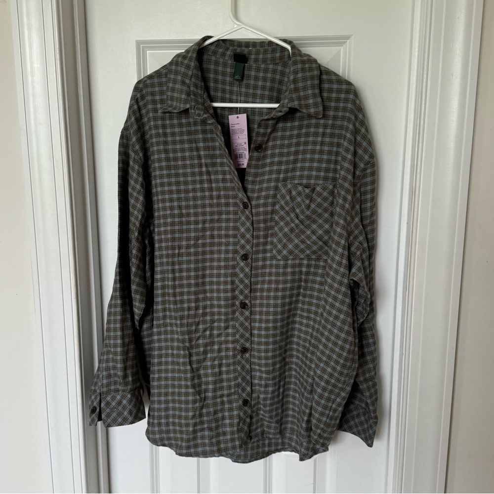 Women’s button down plaid